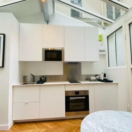 Warm 18m Ideal For Couple In Apartment Paris