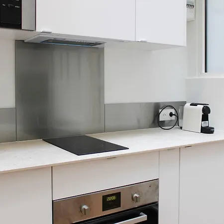 Warm 18m Ideal For Couple In Apartment Paris